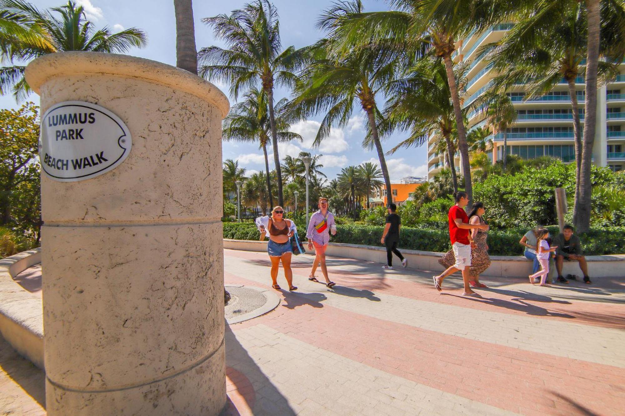 Charming Large Studio Near Ocean Dr - South Beach Маями Бийч Екстериор снимка