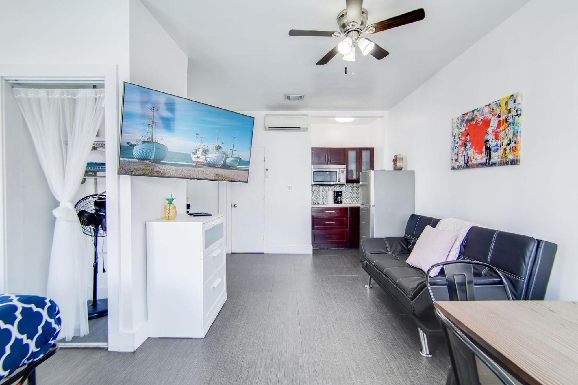 Charming Large Studio Near Ocean Dr - South Beach Маями Бийч Екстериор снимка