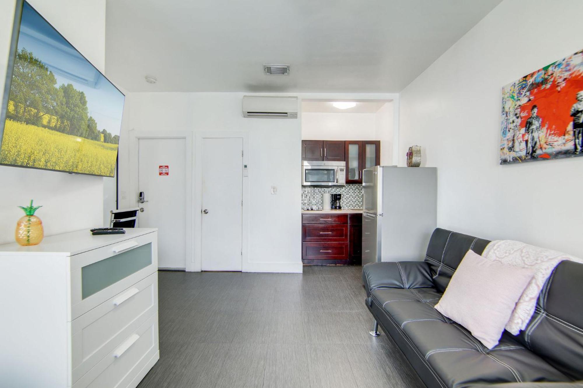 Charming Large Studio Near Ocean Dr - South Beach Маями Бийч Екстериор снимка