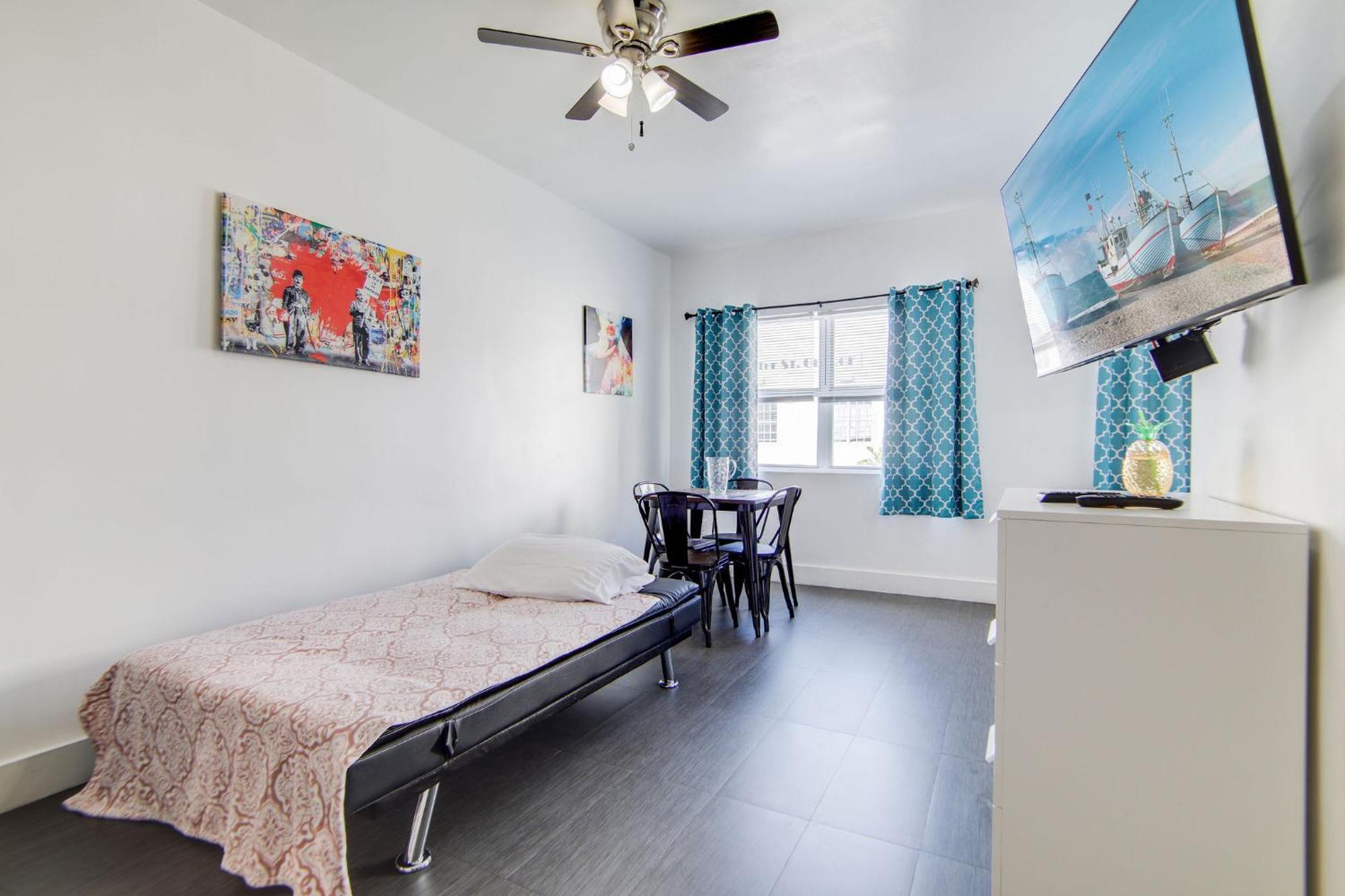 Charming Large Studio Near Ocean Dr - South Beach Маями Бийч Екстериор снимка